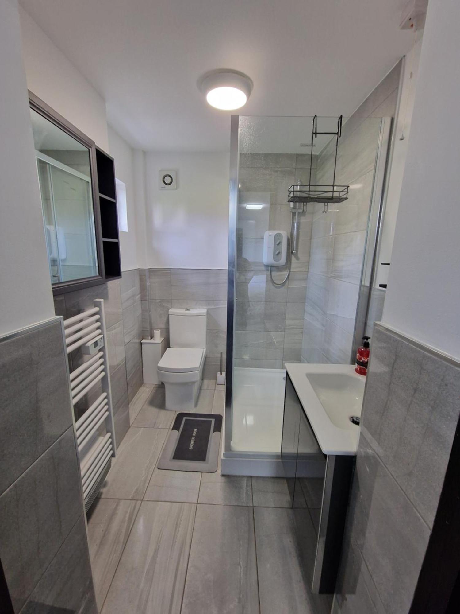 Ckb Flat- Comfort, Cosy, And Secure! Codsall Екстер'єр фото